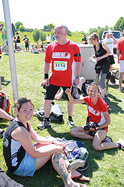 Bianca Meyer (rechts unten), Siegerin des Halbmarathons 2010, betreute 2011 ihre Läufer von der Running Company (Foto: MartiN Schmitz)
